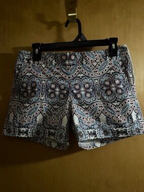 Women's Printed Paisley Stretch Shorts - White/Blue/Pink